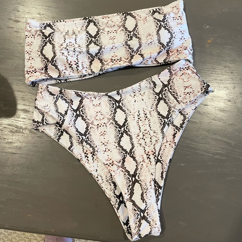 Bandeau bikini snake